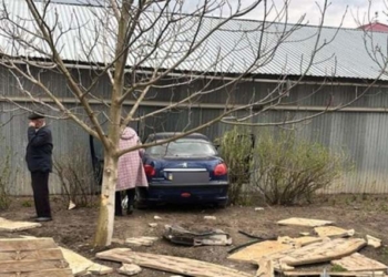 На Тернопільщині 71-річний водій протаранив паркан і помер