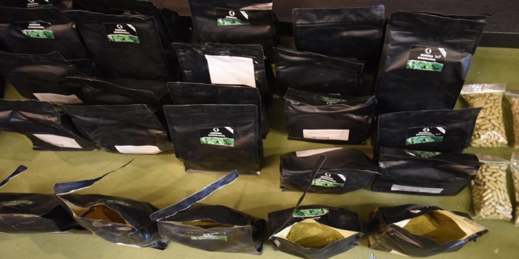 У Тернополі судитимуть групу, яка продавала наркотики під виглядом чаю