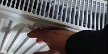 Скандал у Микулинецькій громаді: активіст заявив про тепло в раді та холод у школах